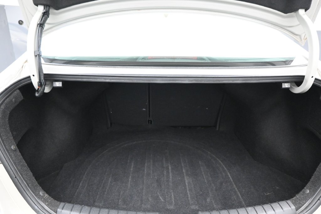 Used 2017 Hyundai Elantra SE FWD image 23
