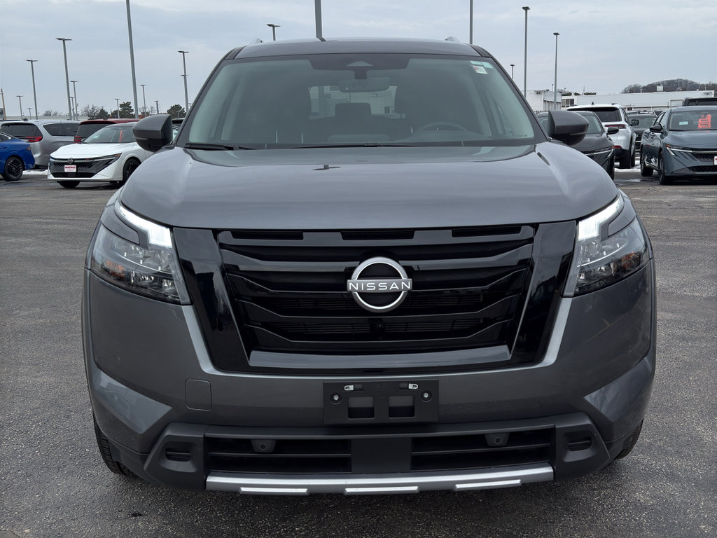 Certified 2025 Nissan Pathfinder SL image 3