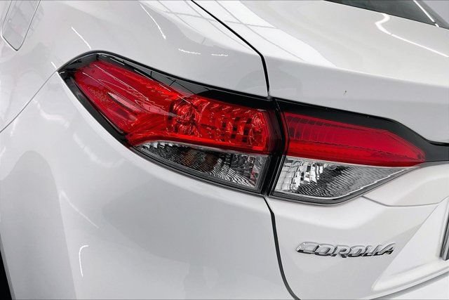 Used 2026 Toyota Corolla LE w/ LE Premium Package FWD image 30