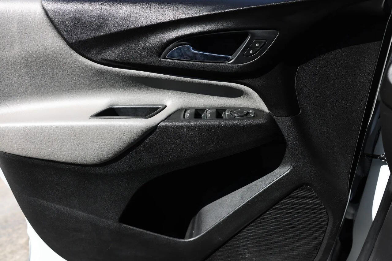 Used 2021 Chevrolet Equinox LS image 13
