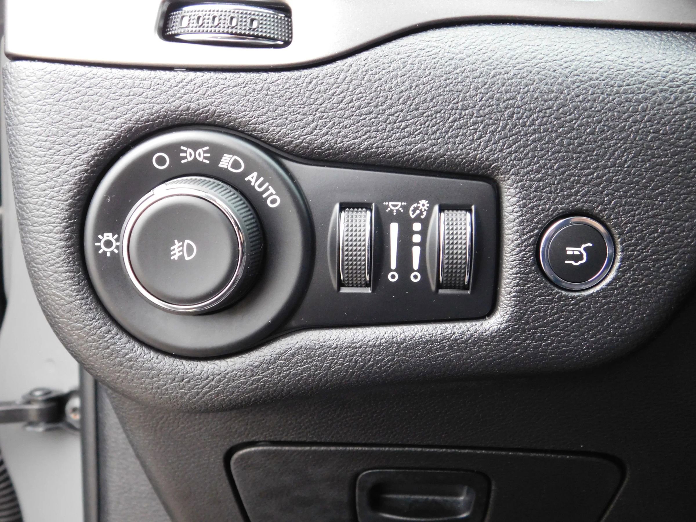 Used 2019 Jeep Cherokee Limited AWD/4WD image 27