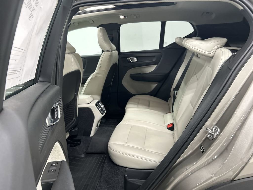 Used 2021 Volvo XC40 T5 Inscription w/ Advanced Package image 21