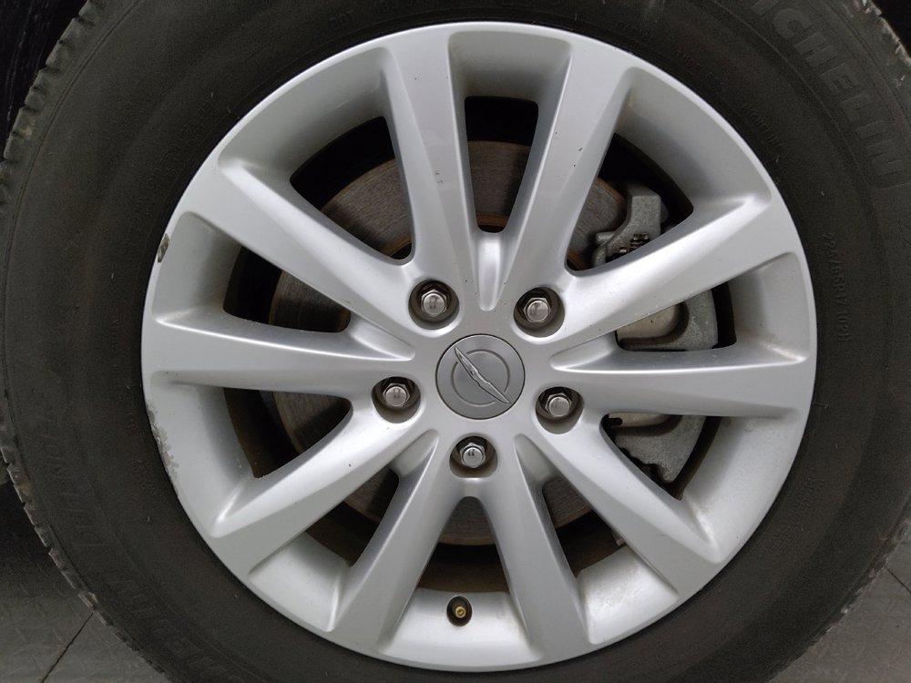 Used 2015 Chrysler Town & Country Limited Platinum FWD image 31