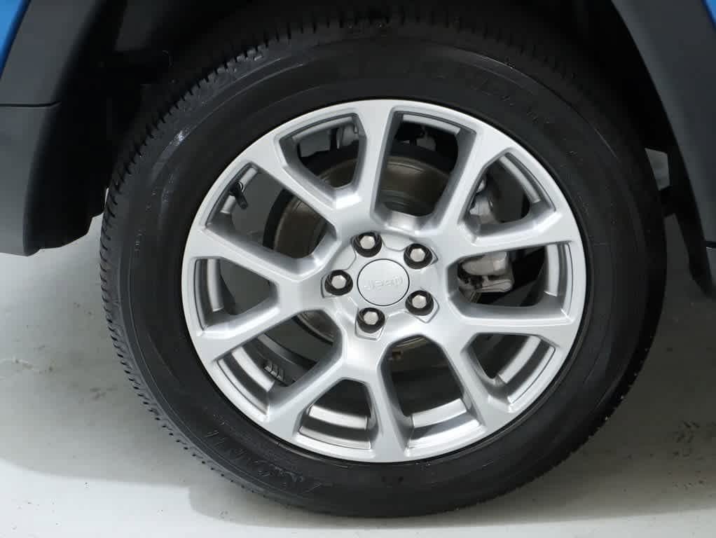 Certified 2024 Jeep Compass Latitude AWD/4WD image 12