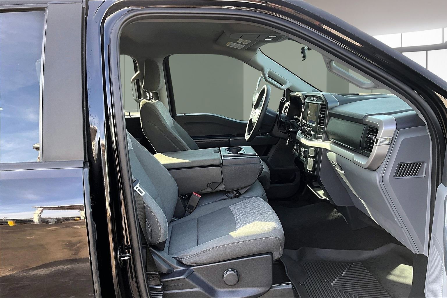 Used 2023 Ford F150 XLT image 30