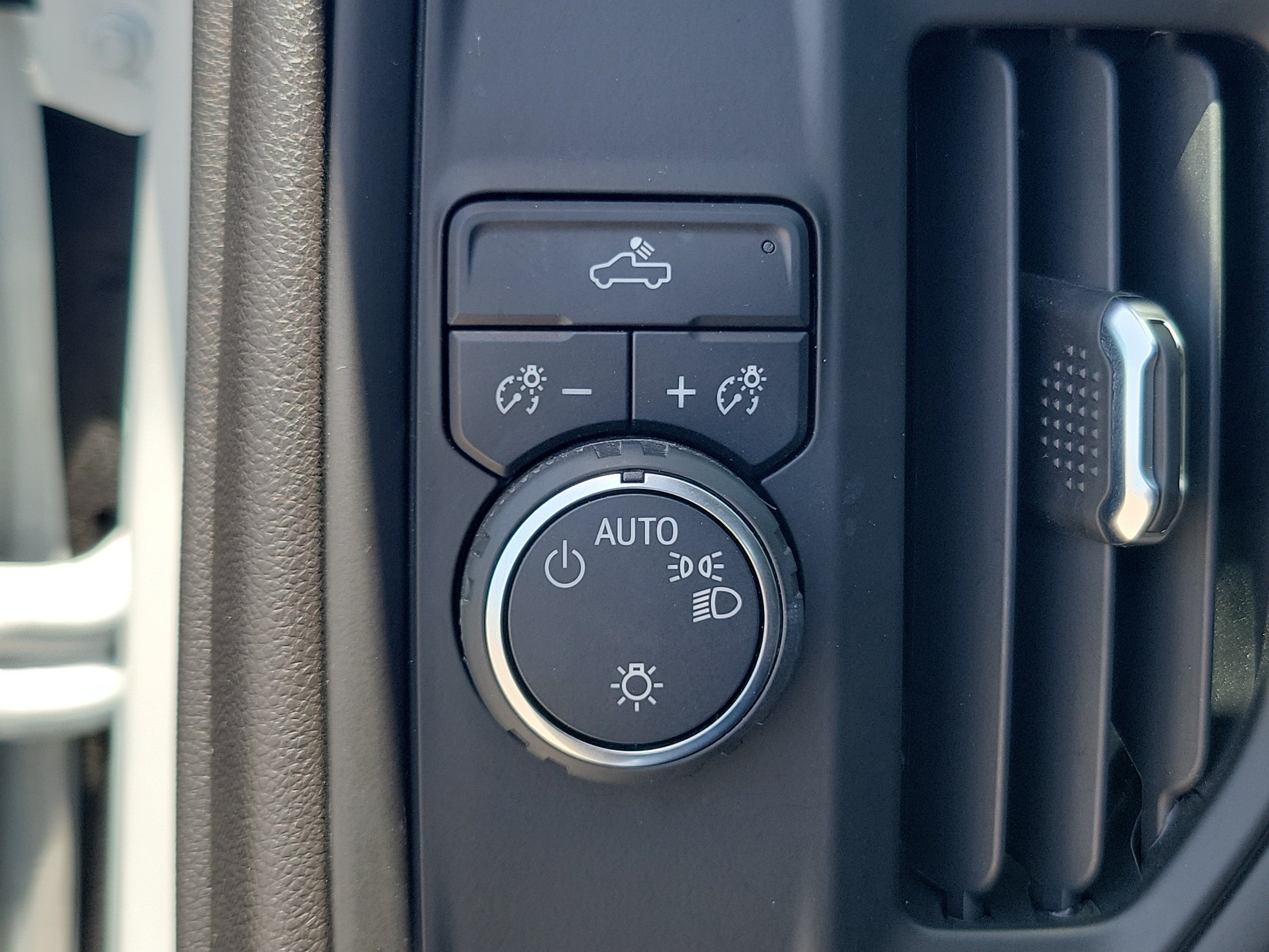 Used 2025 Chevrolet Silverado 1500 W/T RWD image 22