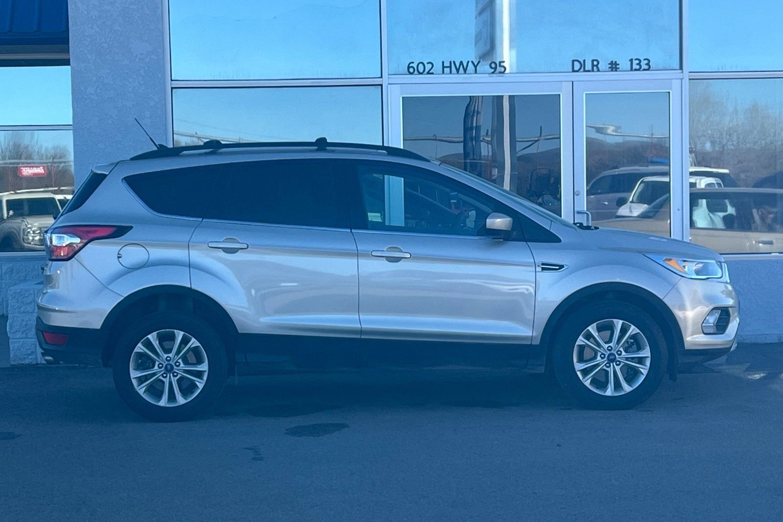 Used 2018 Ford Escape SE w/ SE Sync 3 Package image 3