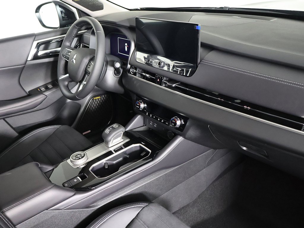 New 2025 Mitsubishi Outlander SE image 30