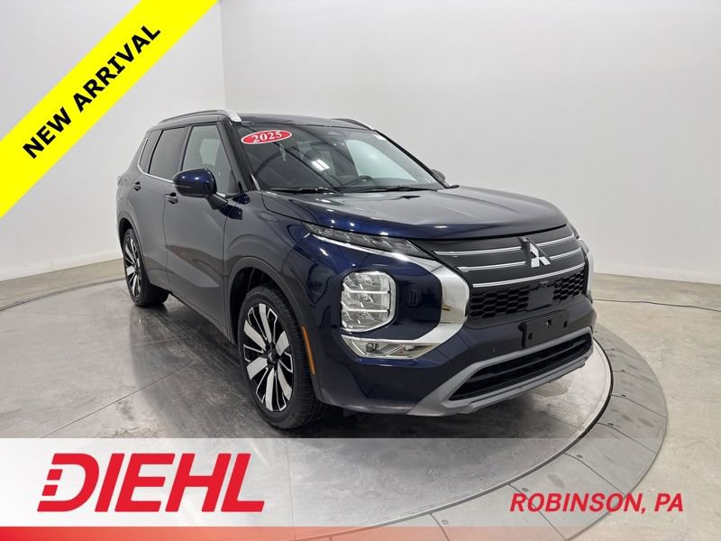 Used 2025 Mitsubishi Outlander SEL image 1
