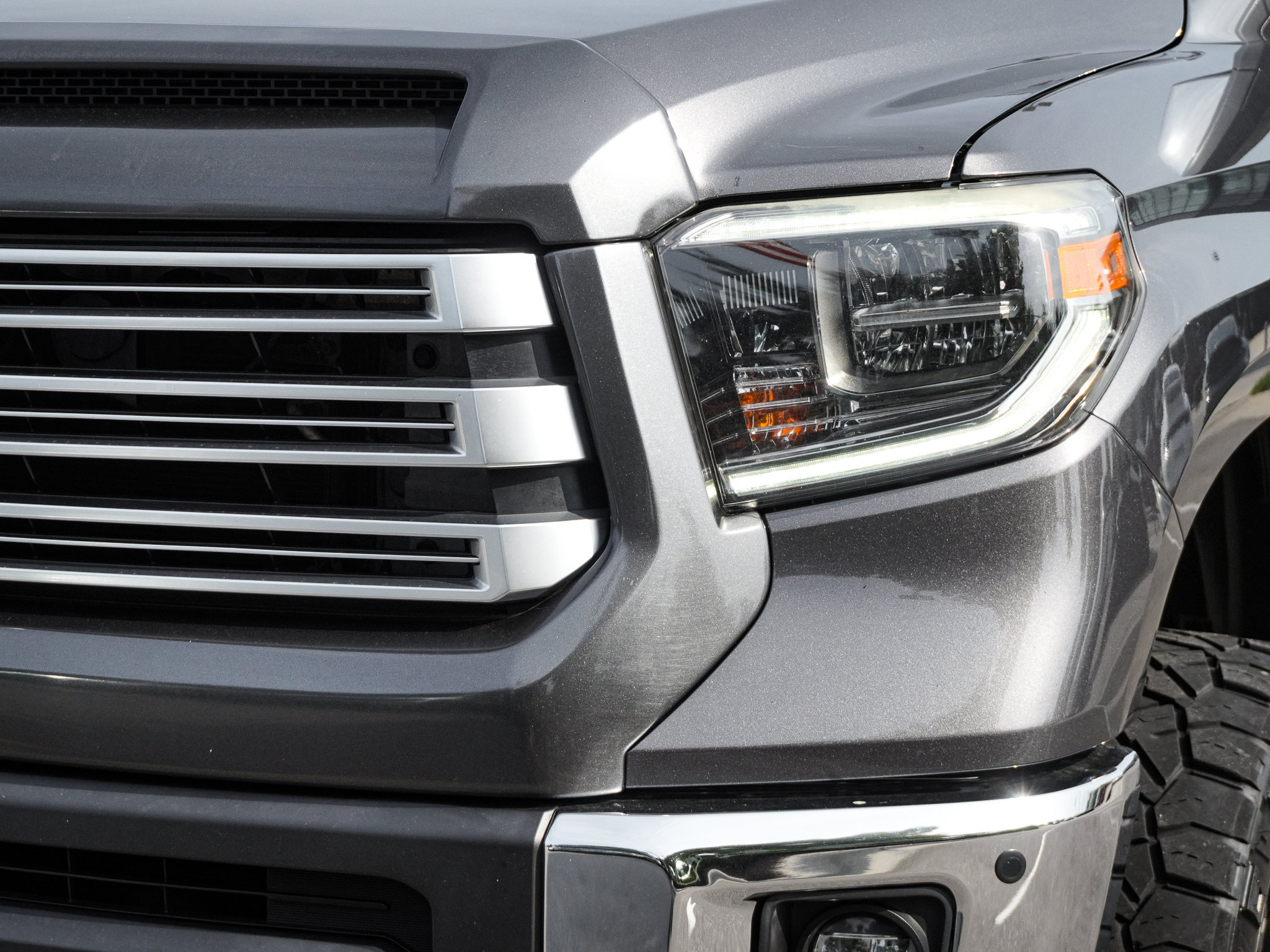 Used 2018 Toyota Tundra Limited w/ Limited Premium Package AWD/4WD image 6