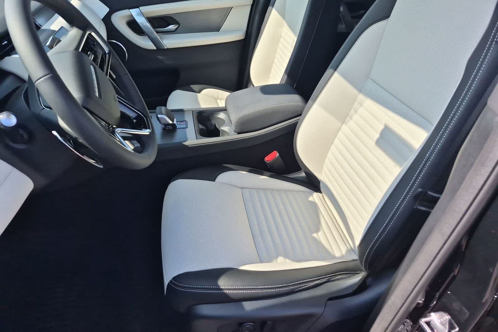 New 2026 Land Rover Discovery Sport Landmark AWD/4WD image 16