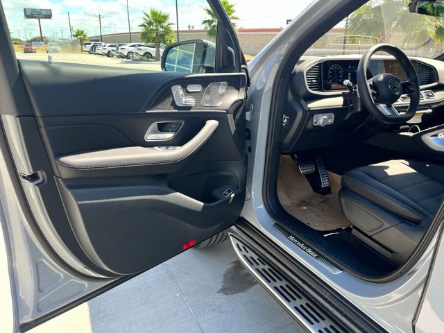 New 2026 Mercedes-Benz GLS 580 4MATIC image 14