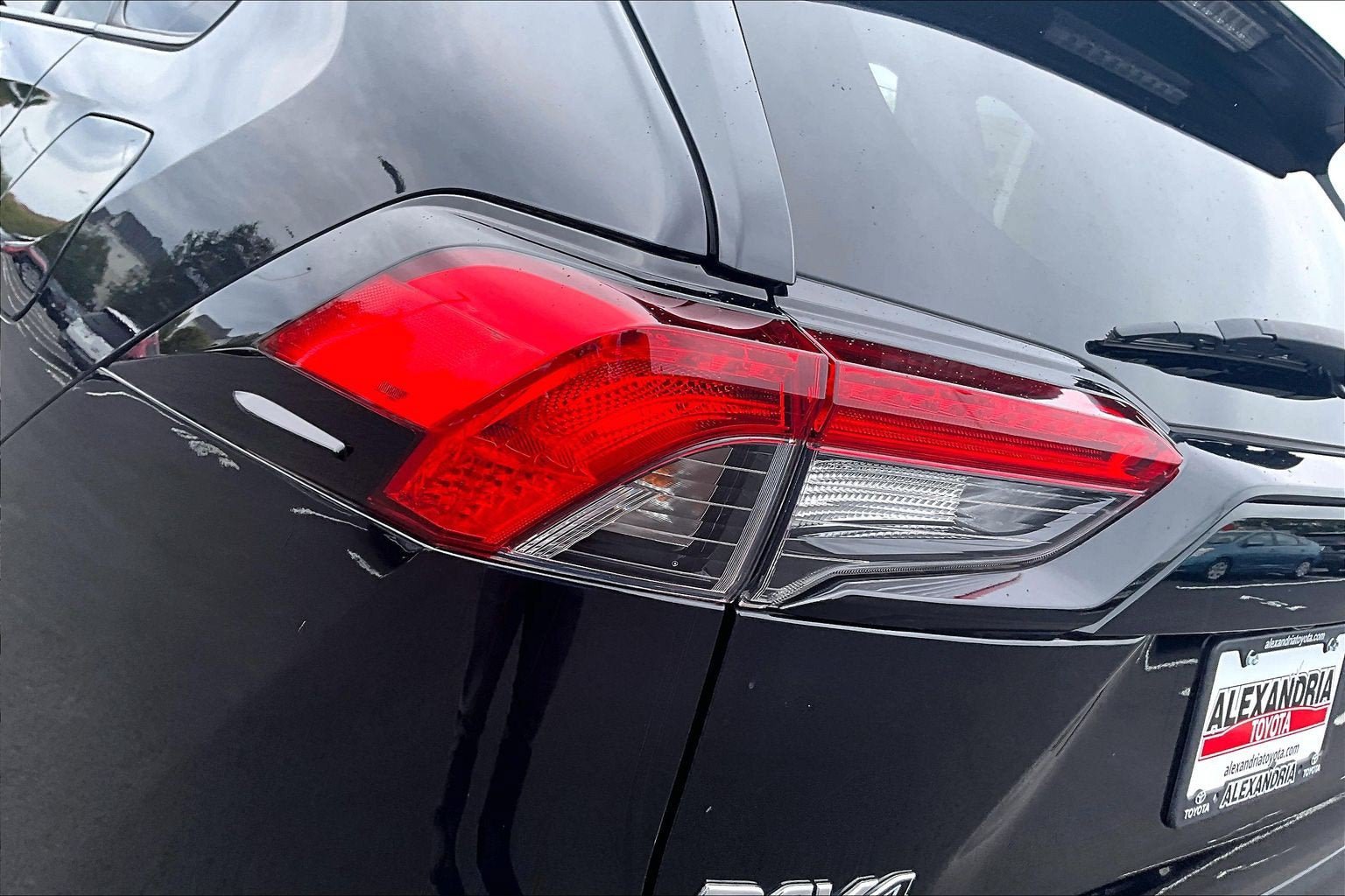 Used 2022 Toyota RAV4 LE AWD/4WD image 27