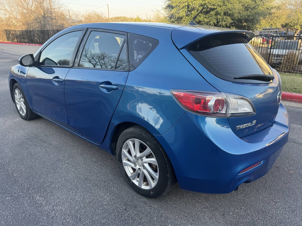 Used 2012 MAZDA MAZDA3 i Touring image 5