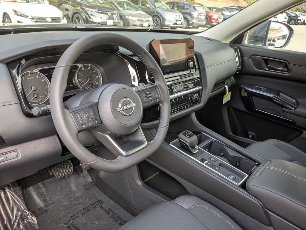 New 2025 Nissan Pathfinder SV image 14