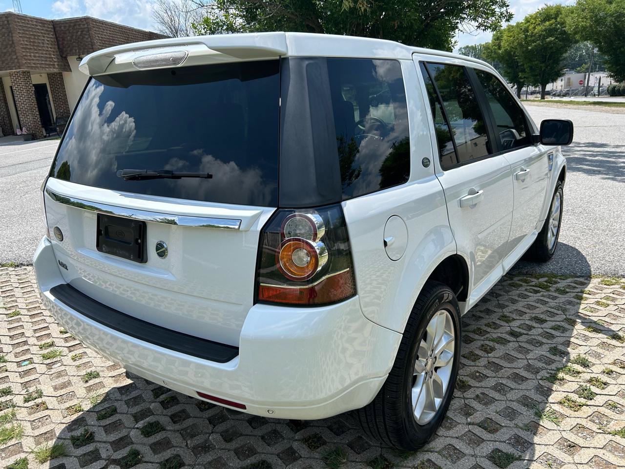 Used 2014 Land Rover LR2 HSE AWD/4WD image 5
