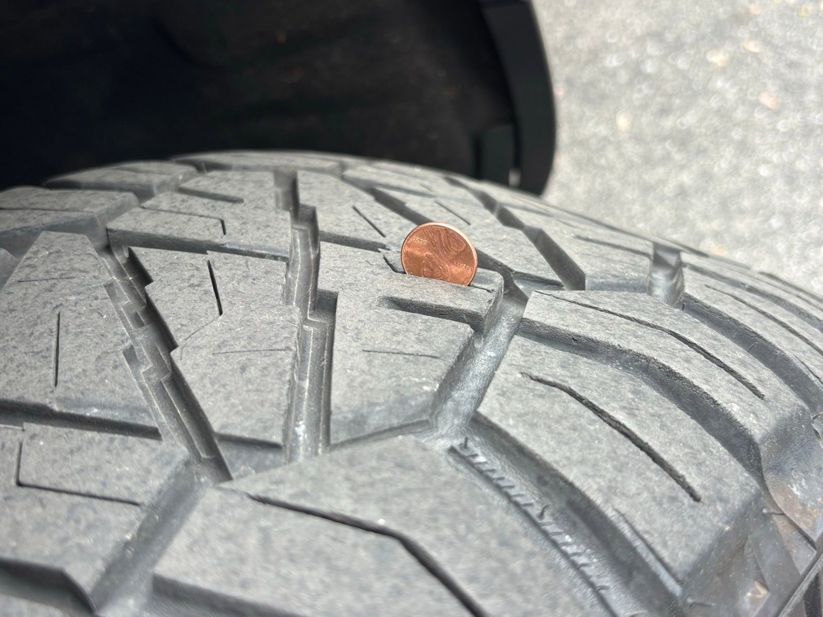 Used 2023 Land Rover Defender 130 X-Dynamic SE image 14