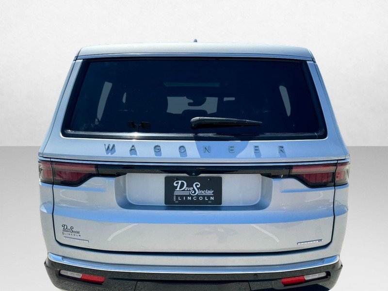 Used 2022 Jeep Wagoneer Series III w/ Premium Group I AWD/4WD image 6