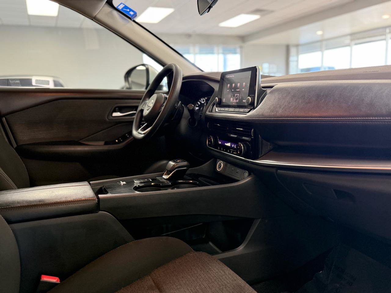 Used 2022 Nissan Rogue SV FWD image 23