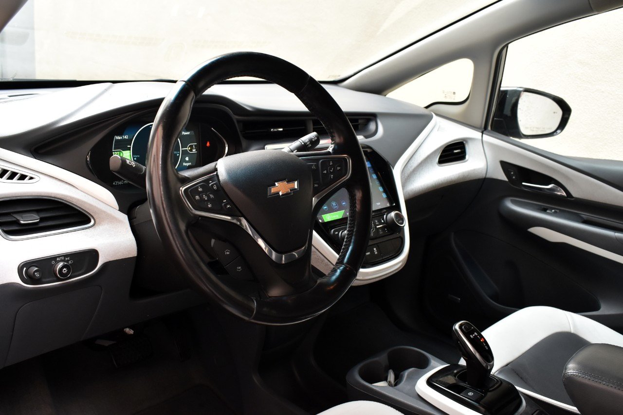 Used 2020 Chevrolet Bolt Premier w/ Infotainment Package FWD image 14