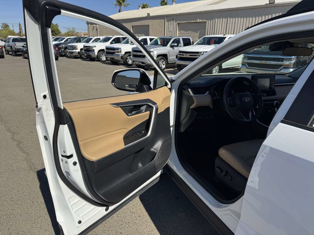 Used 2020 Toyota RAV4 XLE w/ Convenience Package AWD/4WD image 23