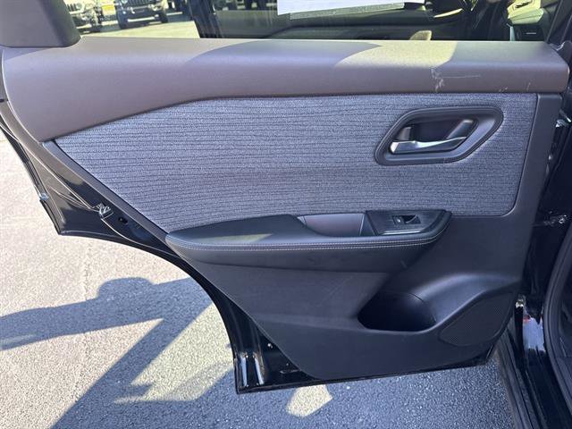 Used 2023 Nissan Rogue SV image 11