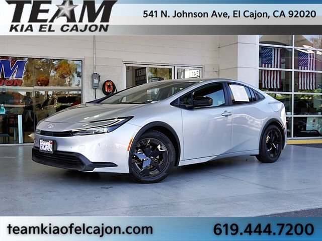 Used 2025 Toyota Prius LE FWD image 2