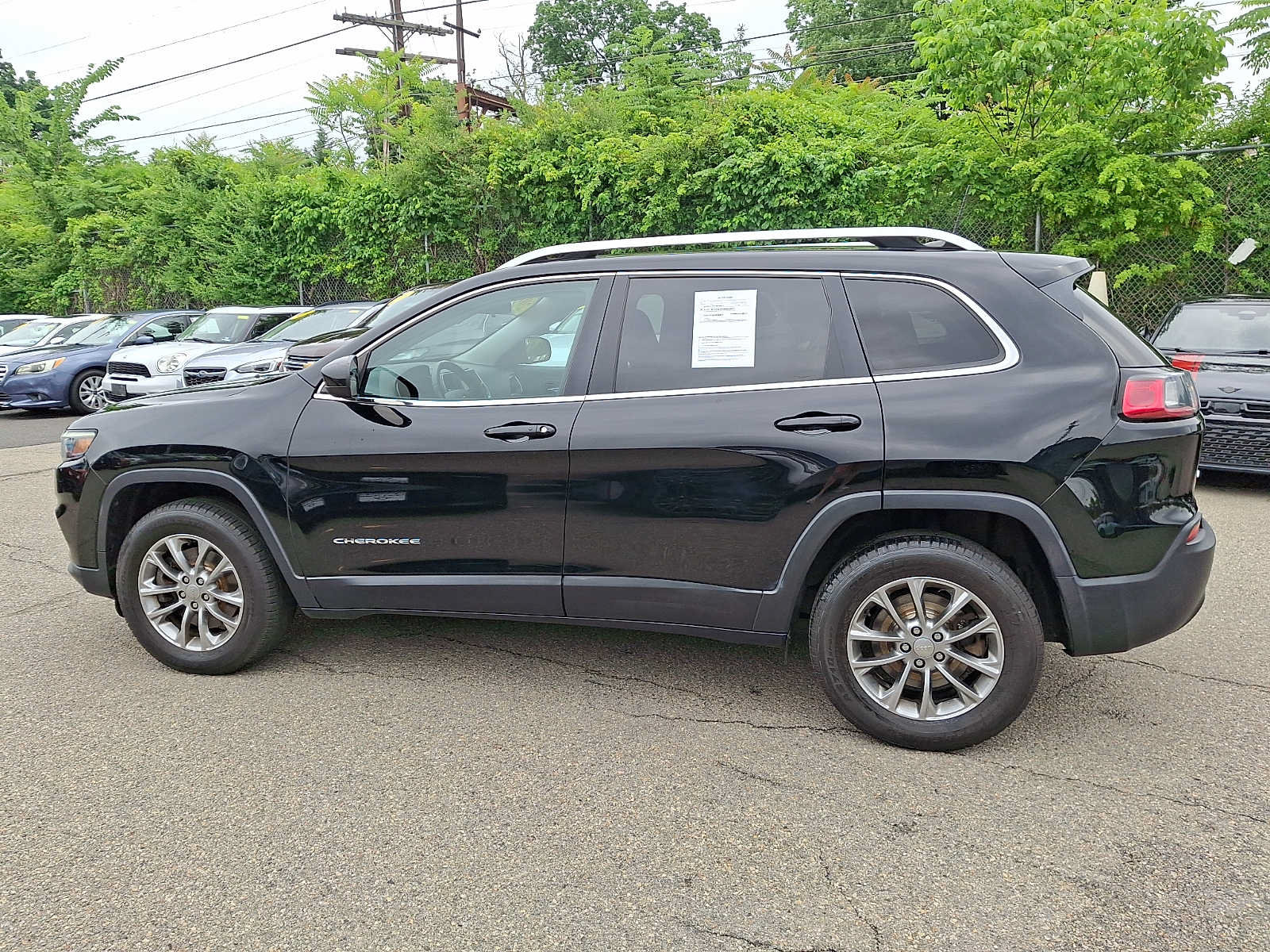 Used 2019 Jeep Cherokee Latitude Plus AWD/4WD image 4