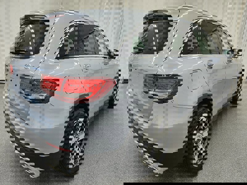 Used 2017 Mercedes-Benz GLC 300 4MATIC image 5