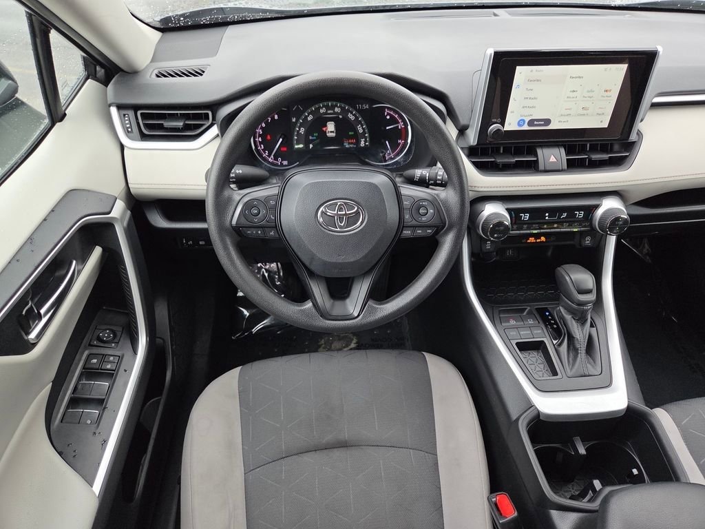 Used 2024 Toyota RAV4 XLE FWD image 4
