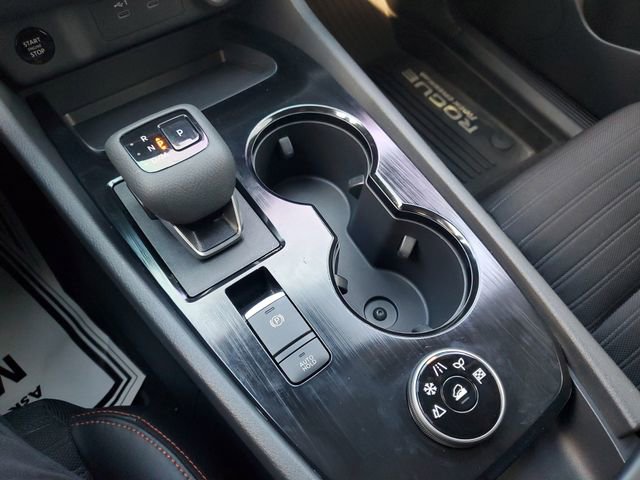 Certified 2025 Nissan Rogue SV image 25