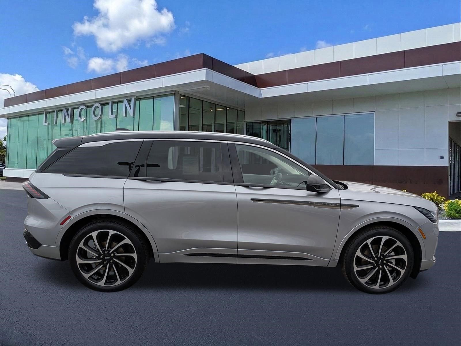 New 2026 Lincoln Nautilus Black Label image 4