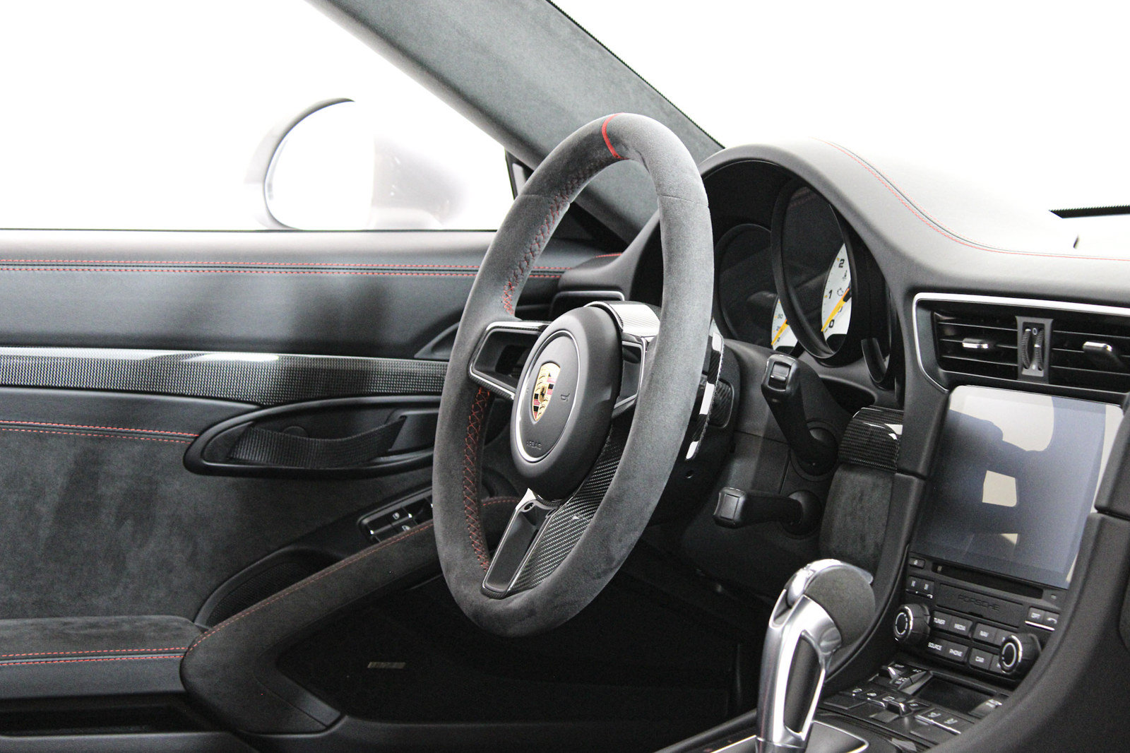 Used 2018 Porsche 911 GT2 RS RWD image 31