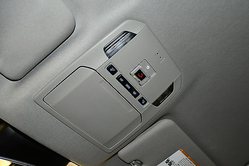 Used 2022 Toyota Highlander LE FWD image 22