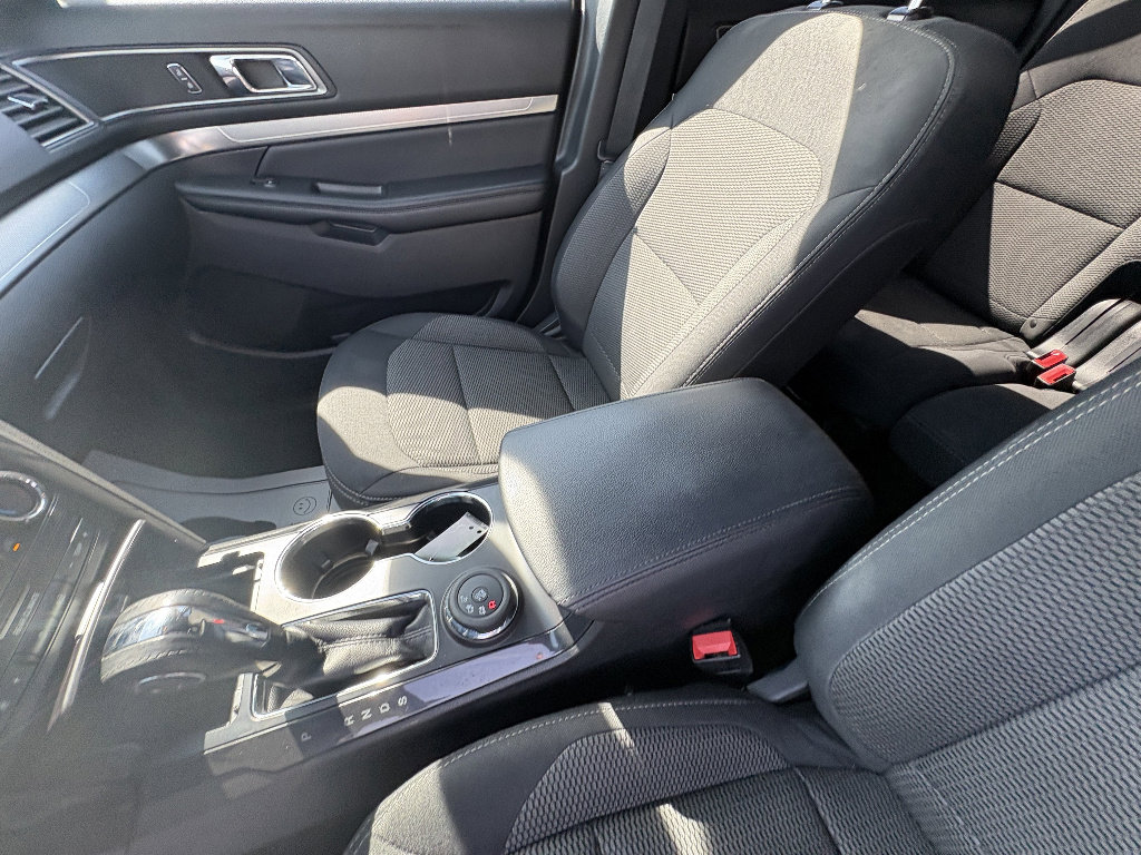 Used 2018 Ford Explorer XLT AWD/4WD image 35
