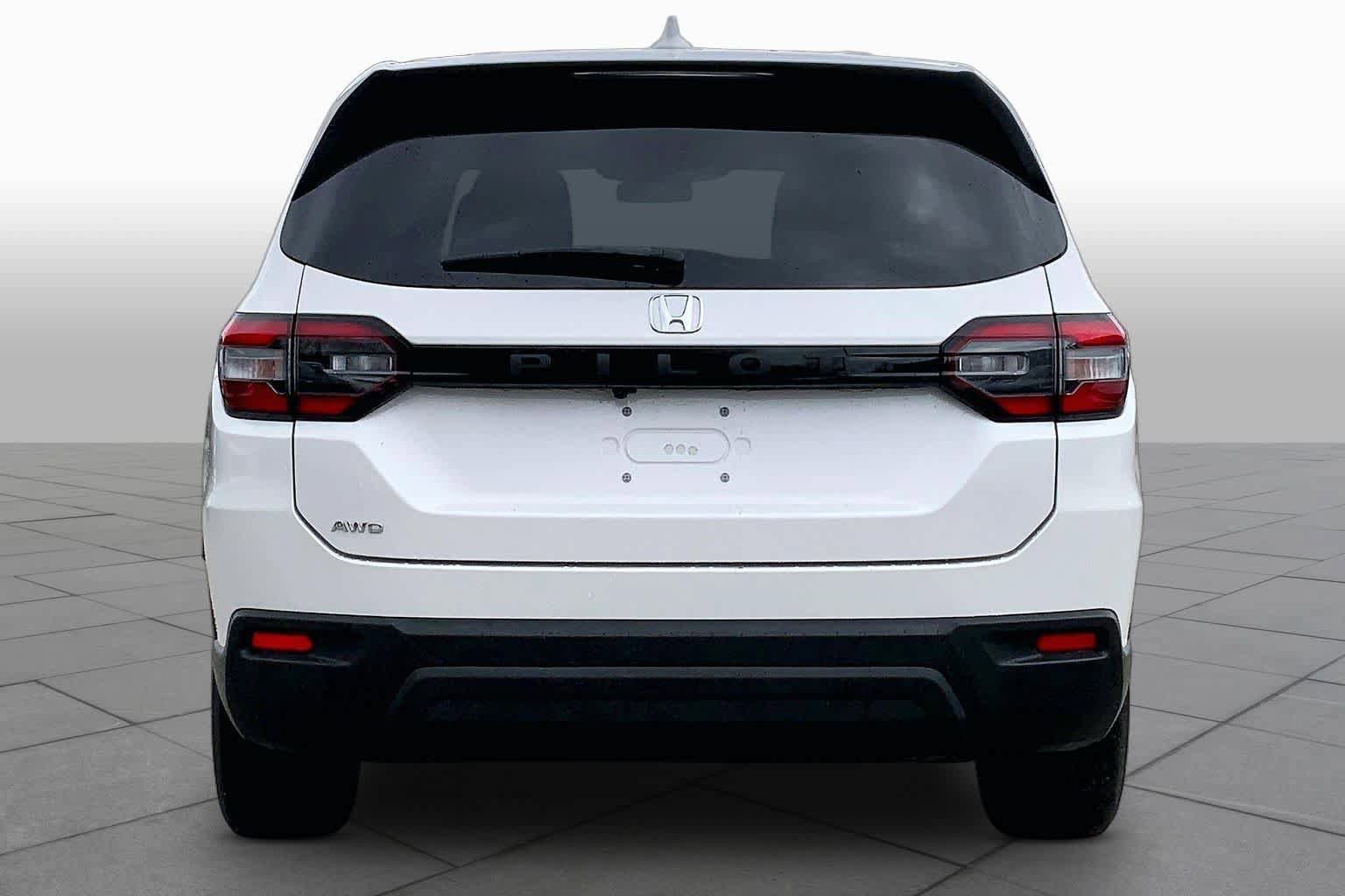Used 2023 Honda Pilot LX image 5