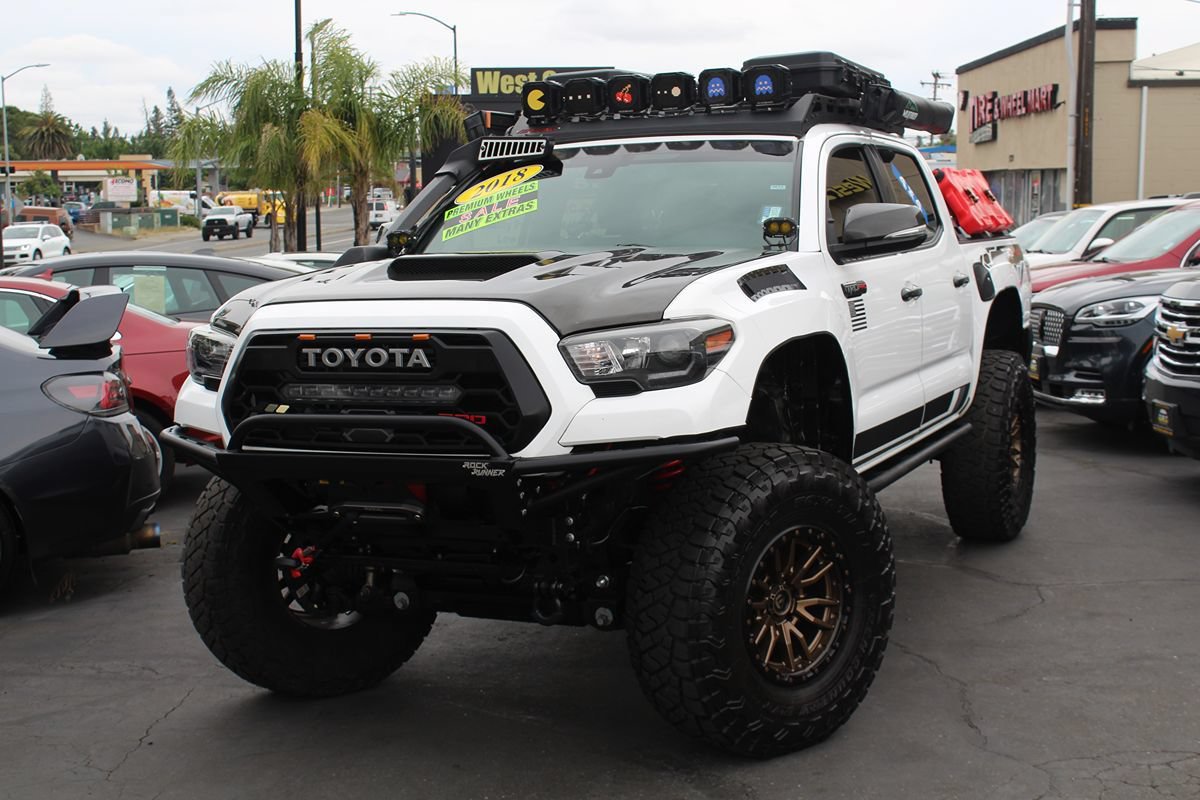 Used 2018 Toyota Tacoma TRD Pro AWD/4WD image 2