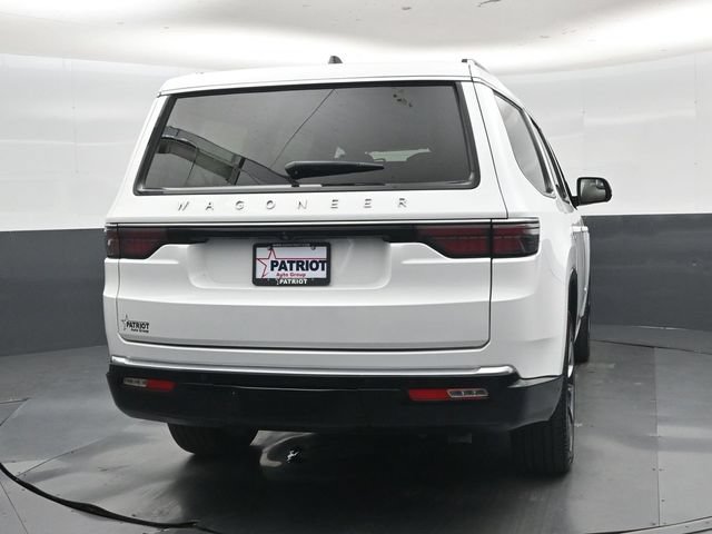 Used 2025 Jeep Wagoneer Series III w/ Premium Group I AWD/4WD image 2
