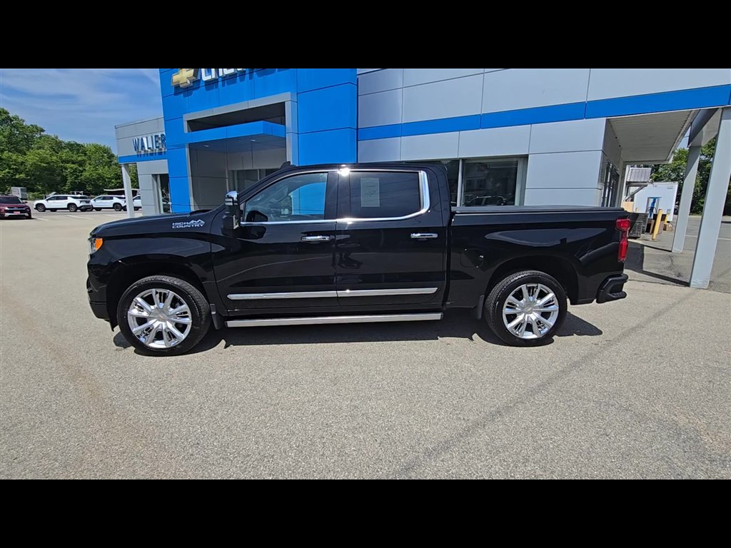 Used 2025 Chevrolet Silverado 1500 High Country w/ High Country Premium Package AWD/4WD image 5