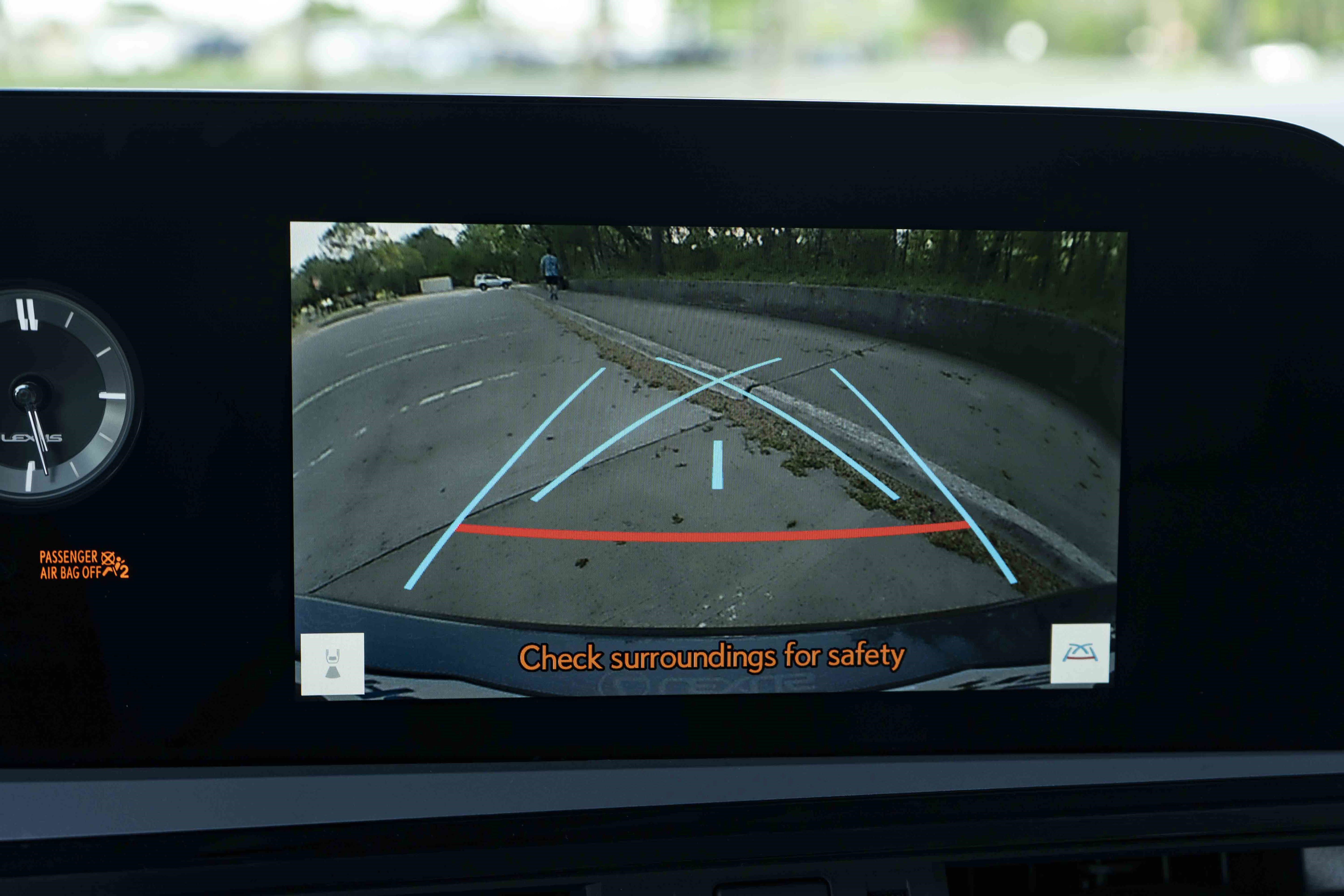 Used 2025 Lexus ES 300h w/ Premium Package image 33