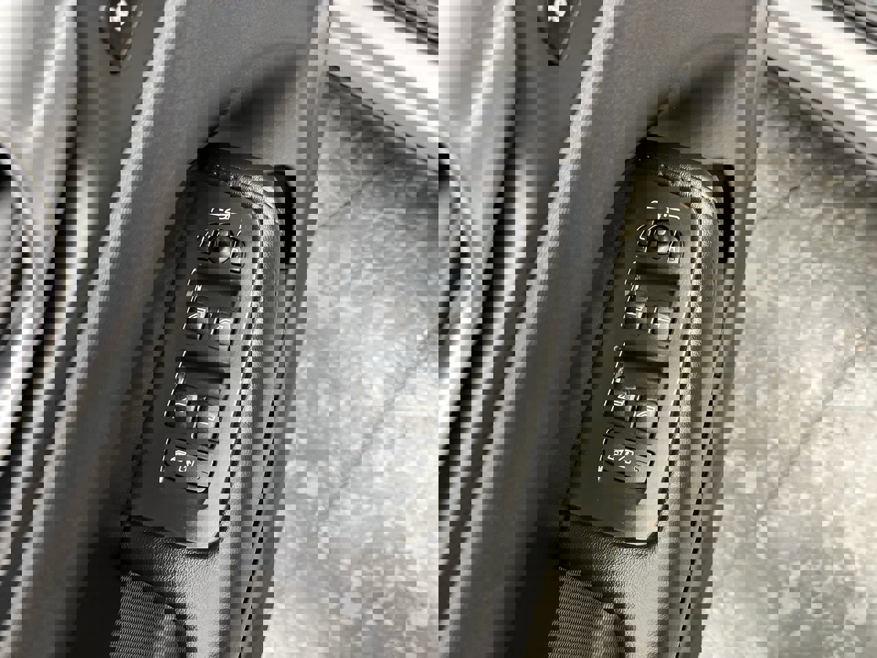 Used 2024 Volvo XC60 B5 Plus image 8