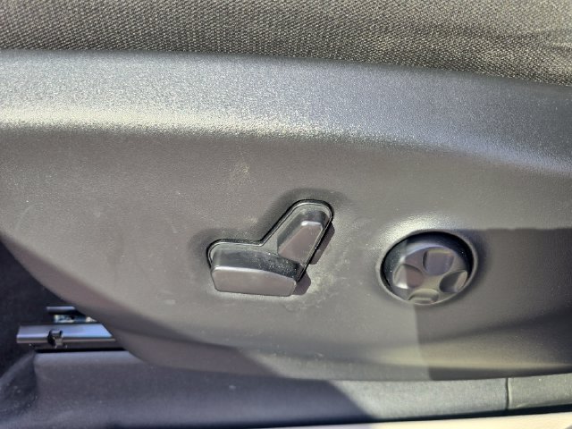 Used 2024 Chrysler Voyager LX FWD image 20