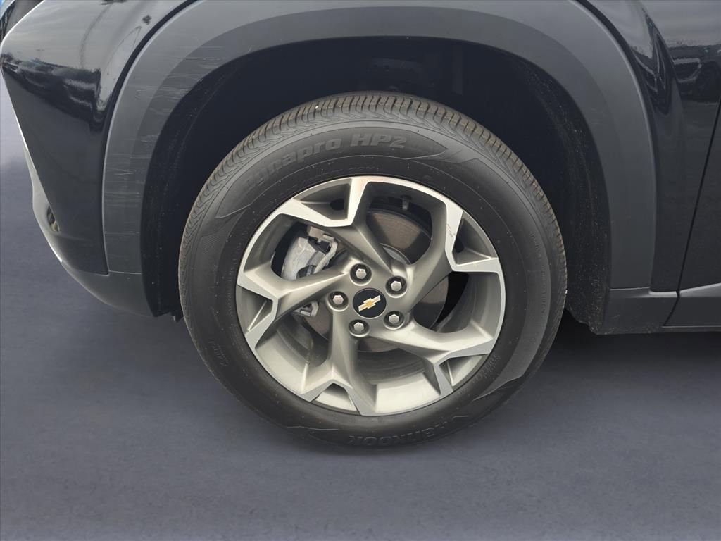 Used 2025 Chevrolet Trax LT image 9