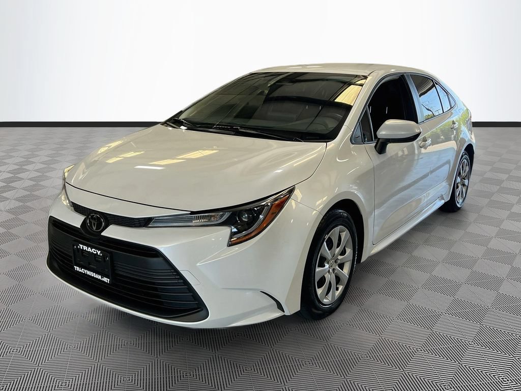 Used 2026 Toyota Corolla LE FWD image 3