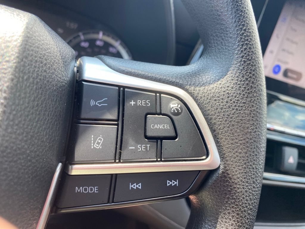 Used 2023 Toyota Highlander L FWD image 28