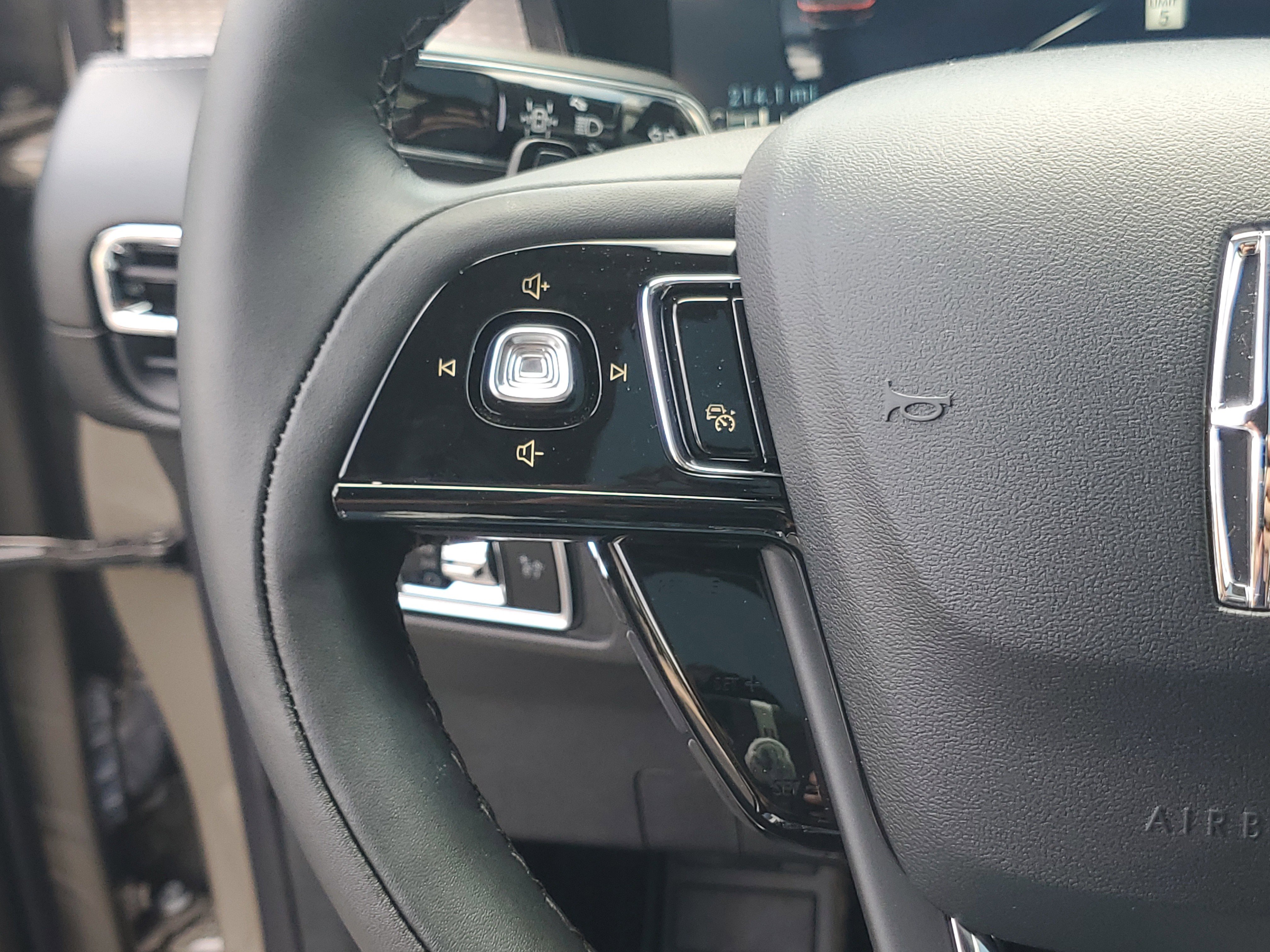 New 2025 Lincoln Corsair Reserve image 17