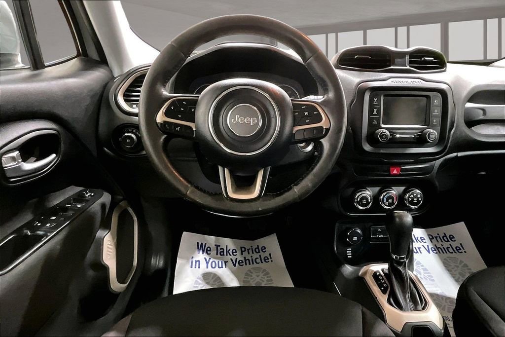 Used 2016 Jeep Renegade Latitude AWD/4WD image 5