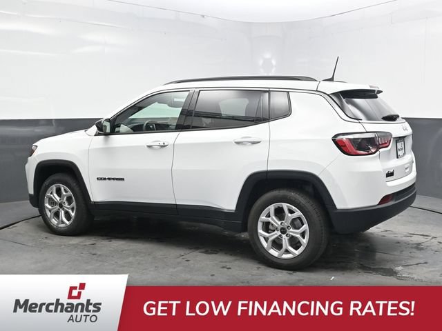Used 2025 Jeep Compass Latitude AWD/4WD image 4