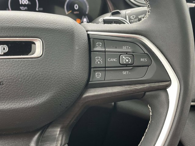 Used 2023 Jeep Grand Cherokee L Limited AWD/4WD image 30