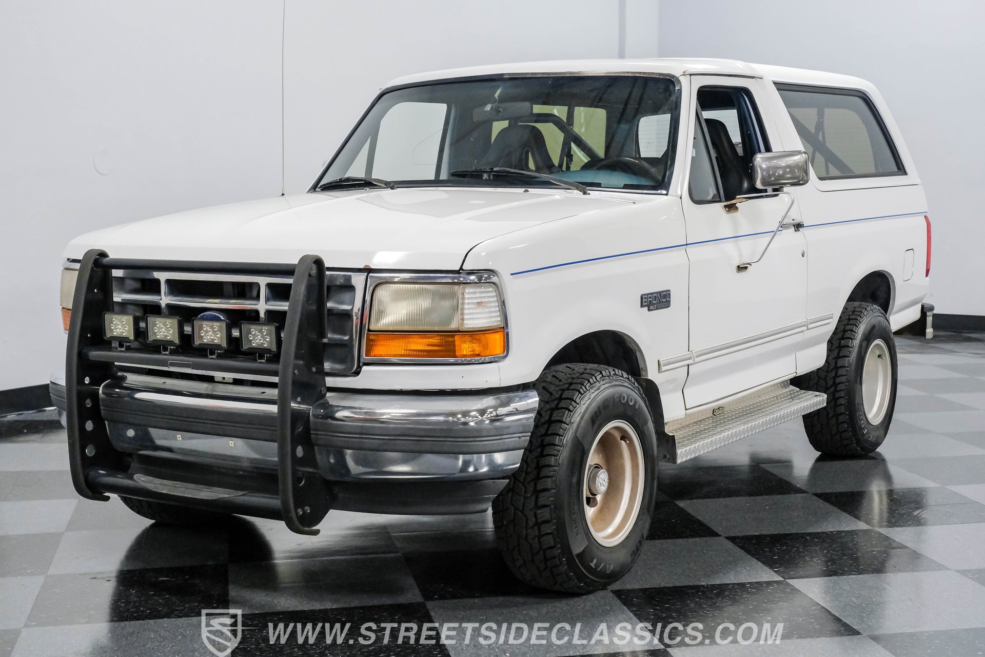 Used 1994 Ford Bronco XLT image 17
